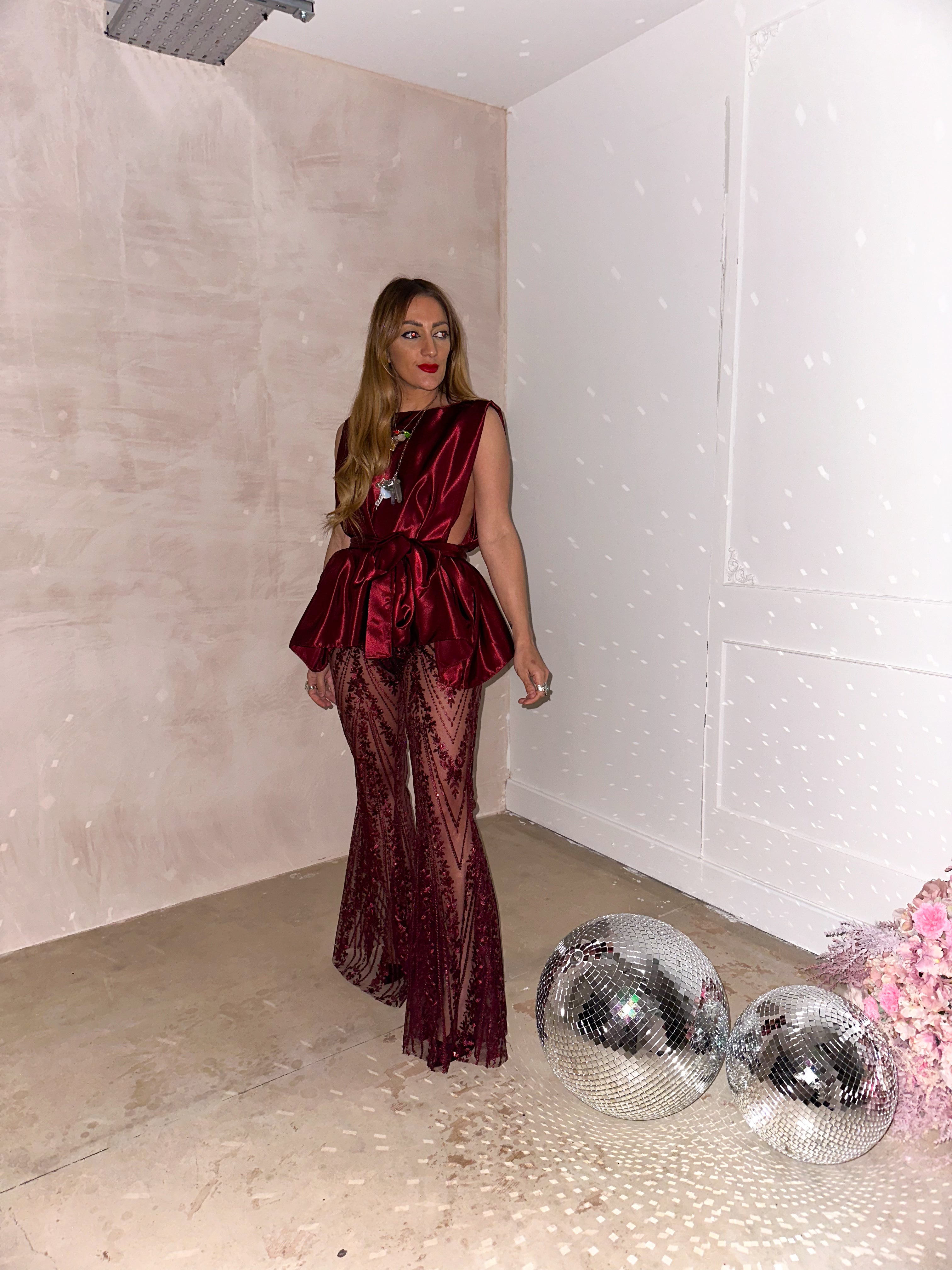 The Midnight Belted Top In Burgundy