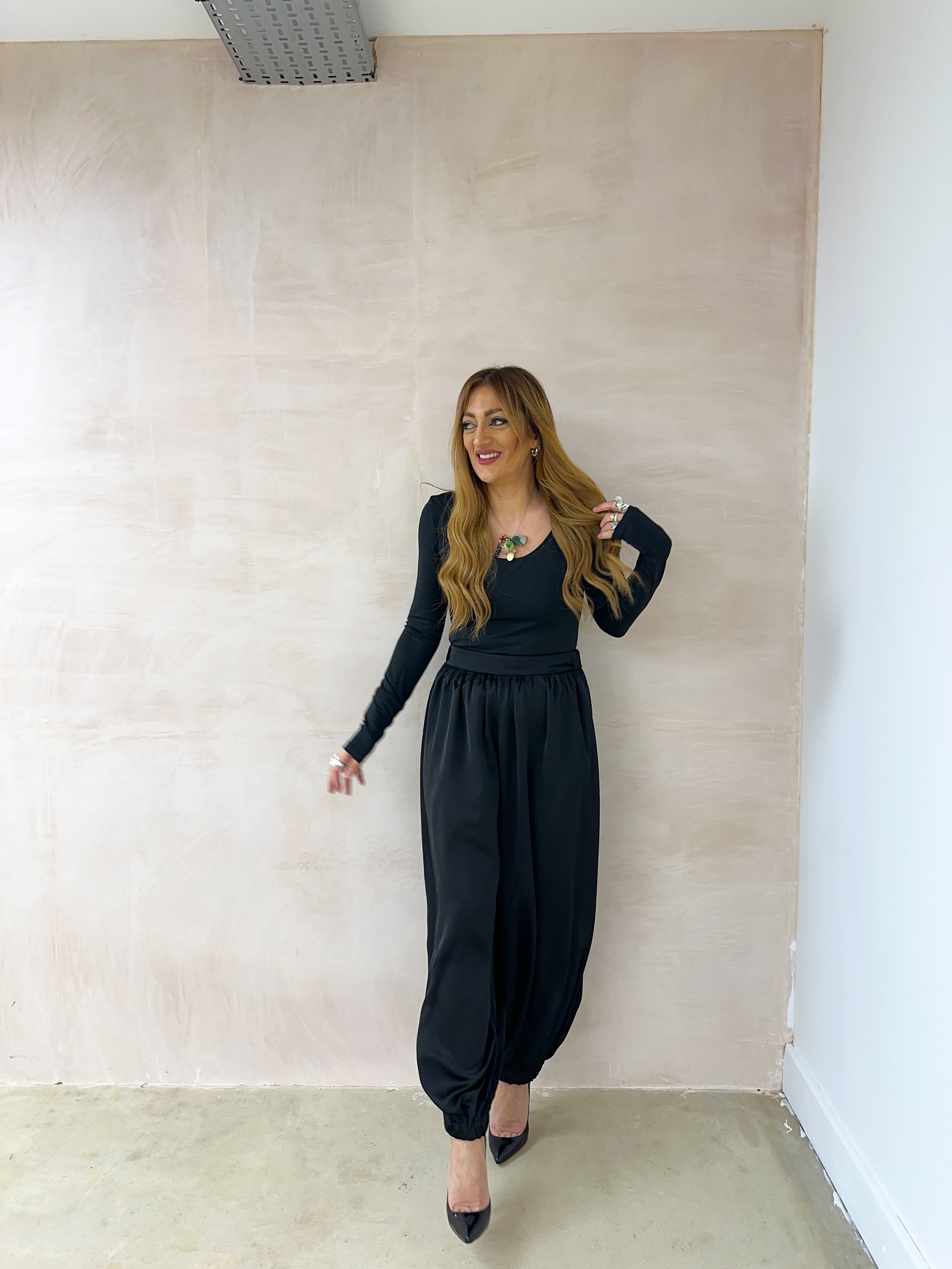 Open Neck Basic Top In Black