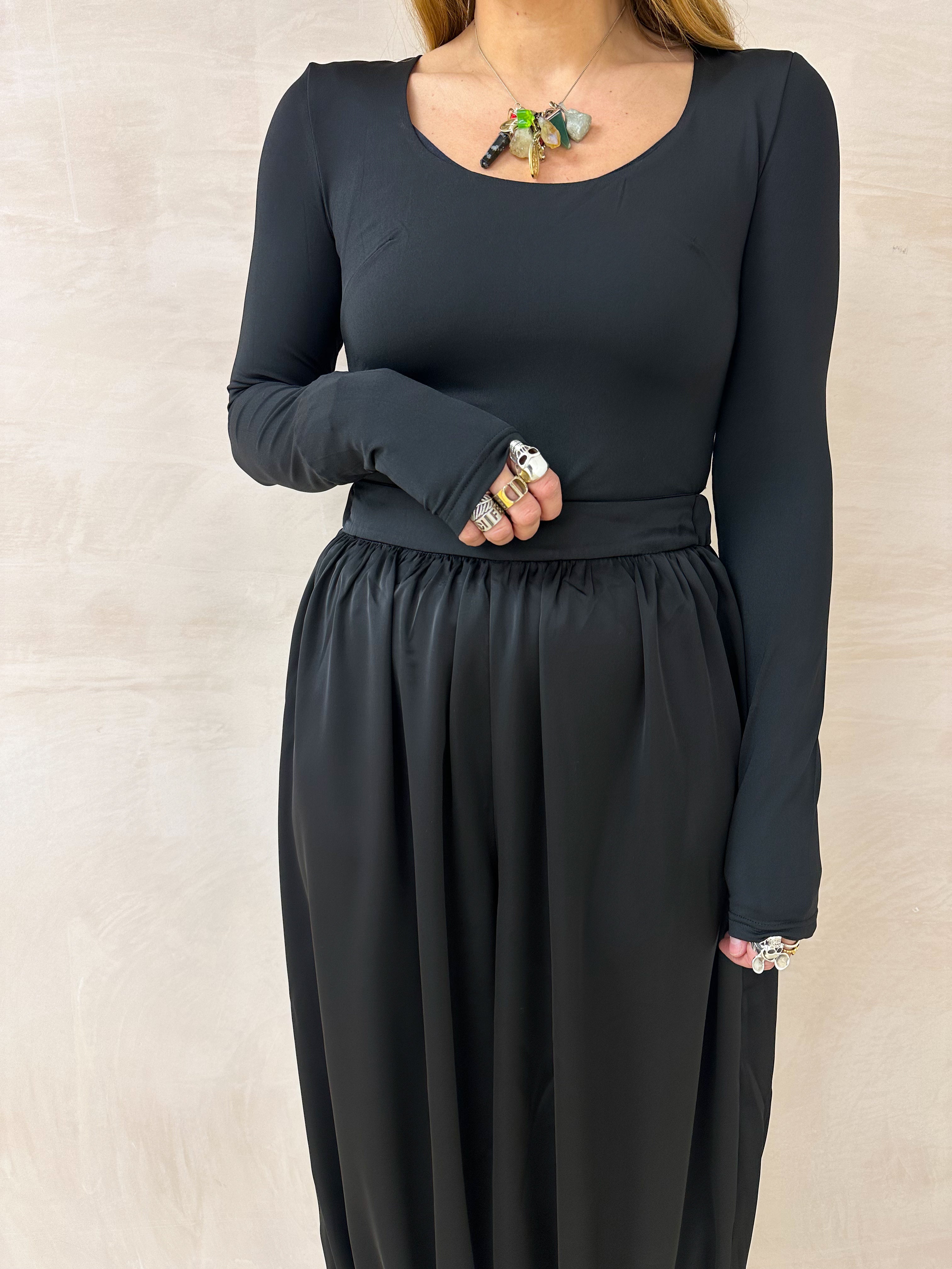 Open Neck Basic Top In Black