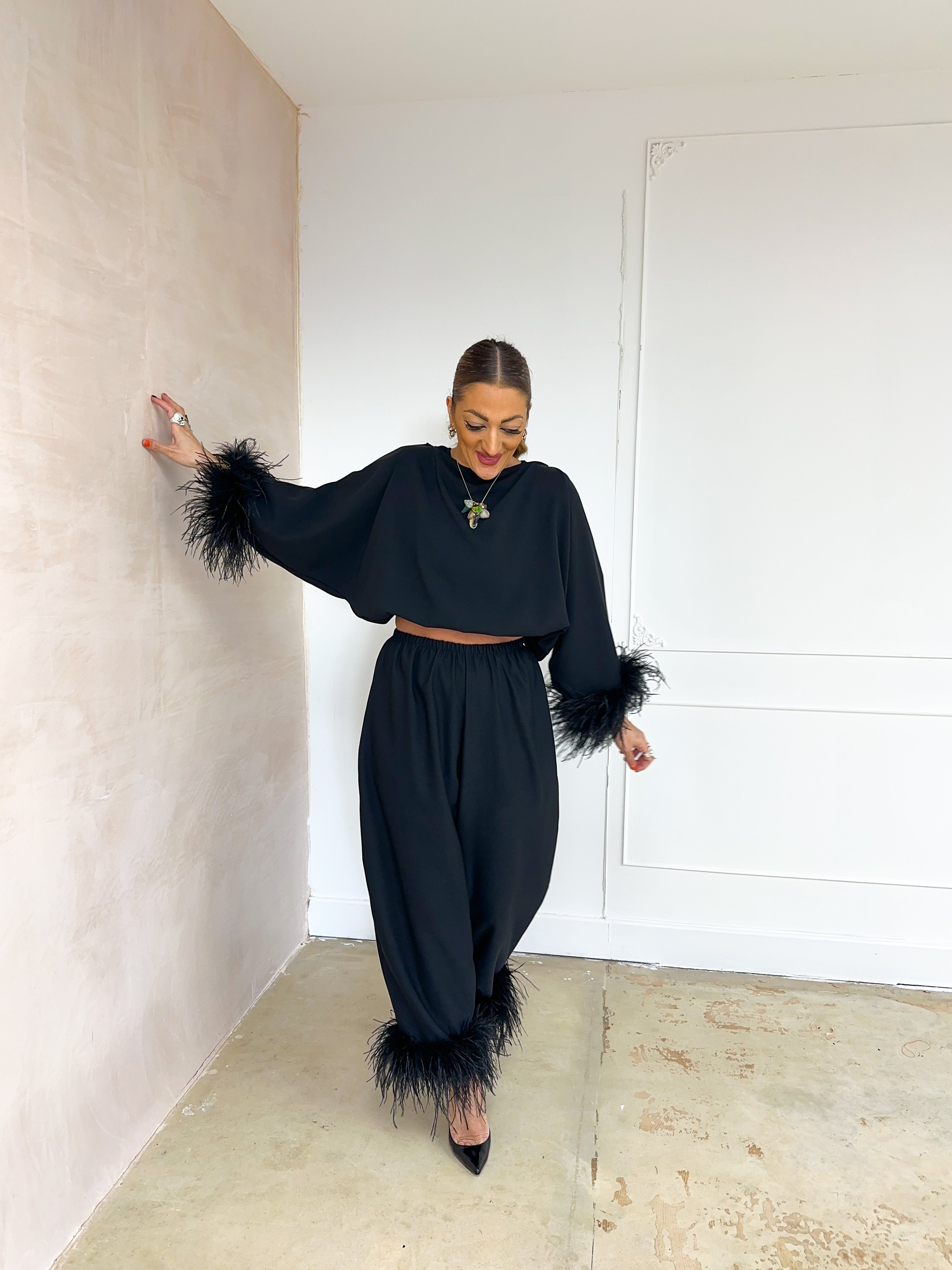 Feather Hem Balloon Trousers In Black