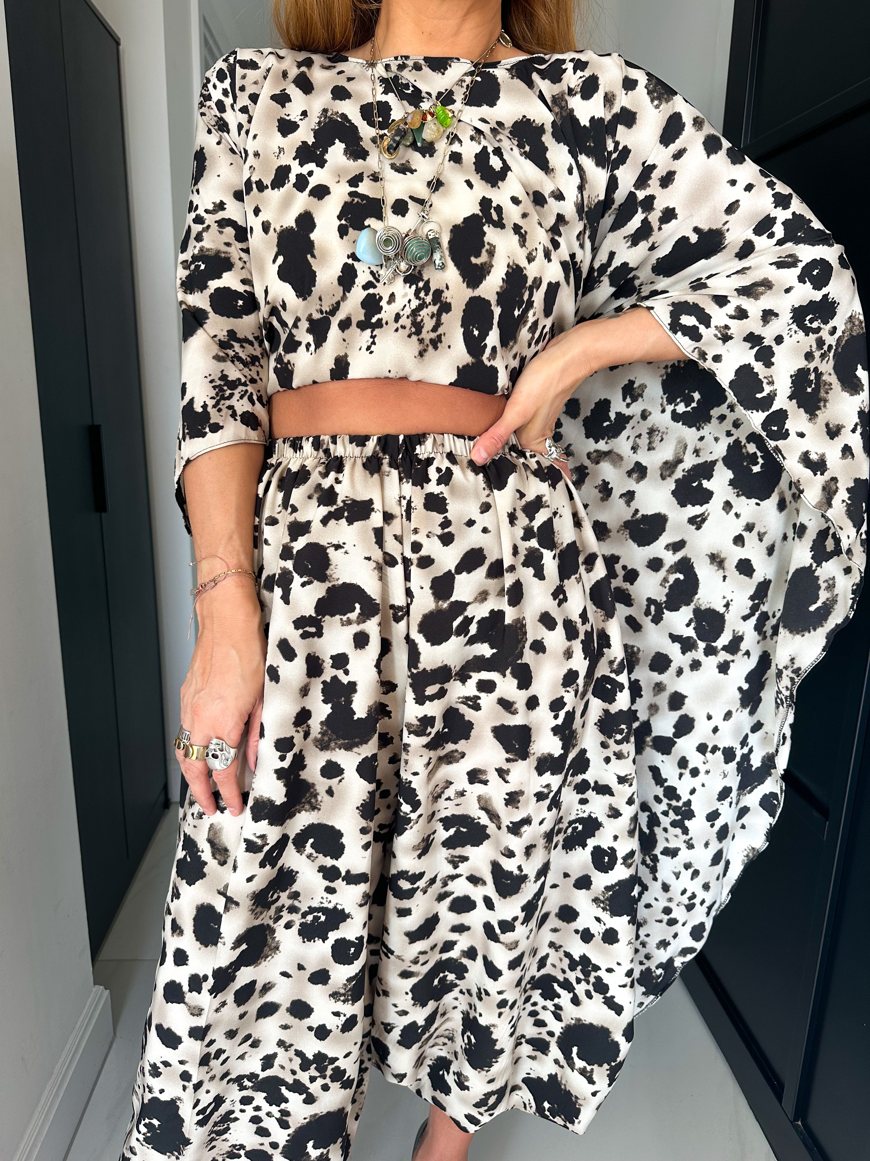 The Jasmine Chiffon Cape Top In Abstract Leopard Print