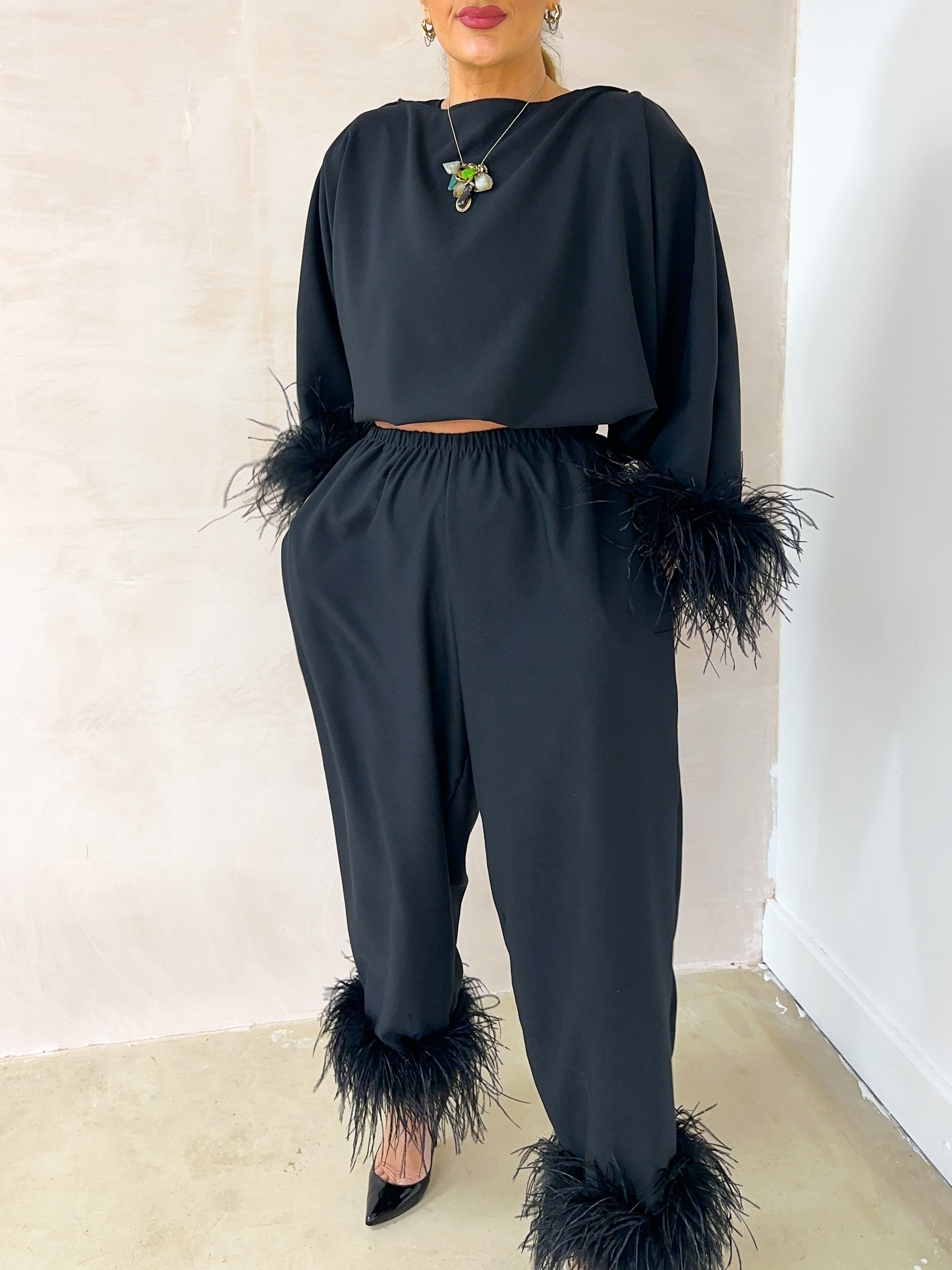 Feather Hem Balloon Trousers In Black