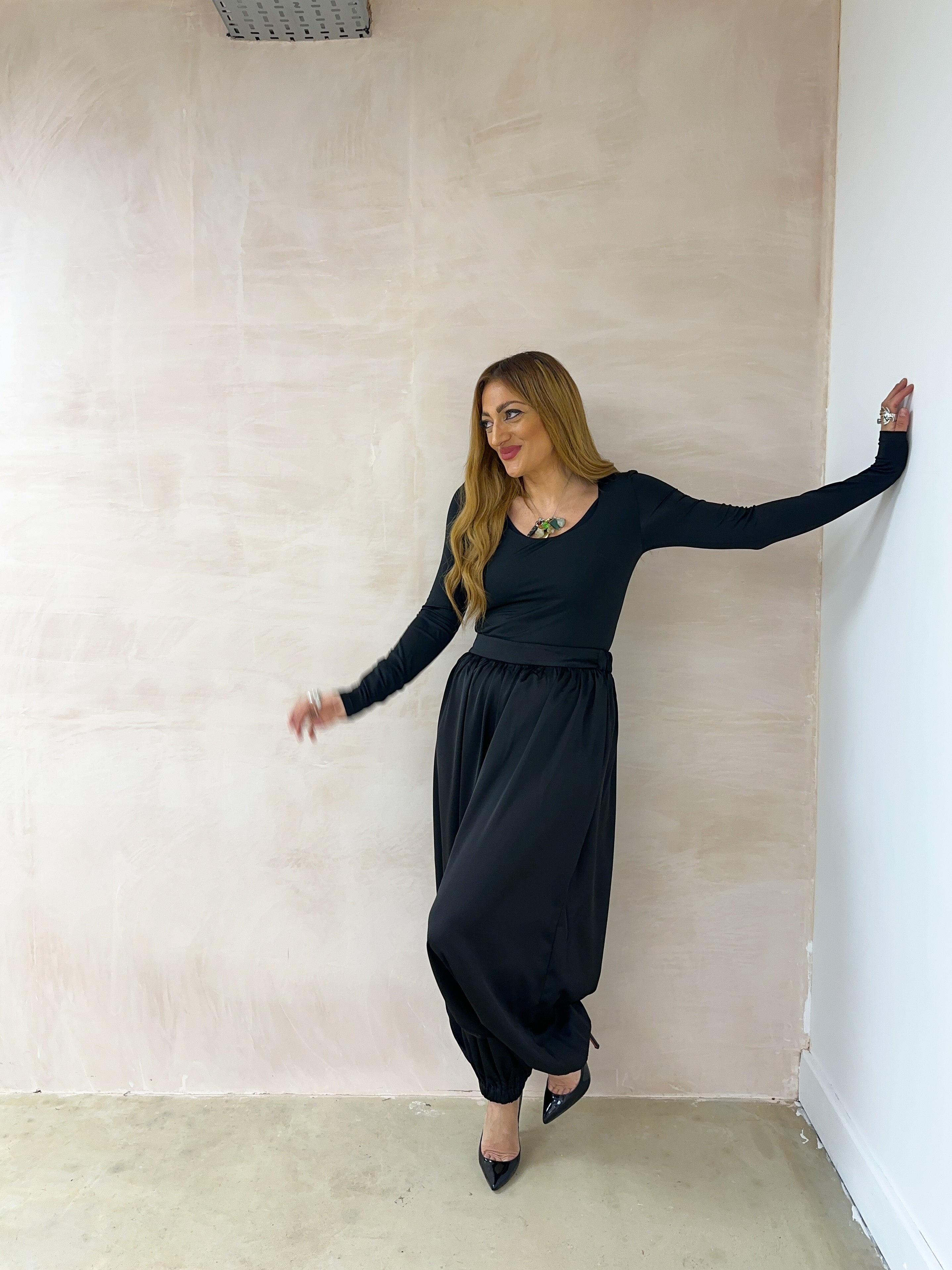 Open Neck Basic Top In Black