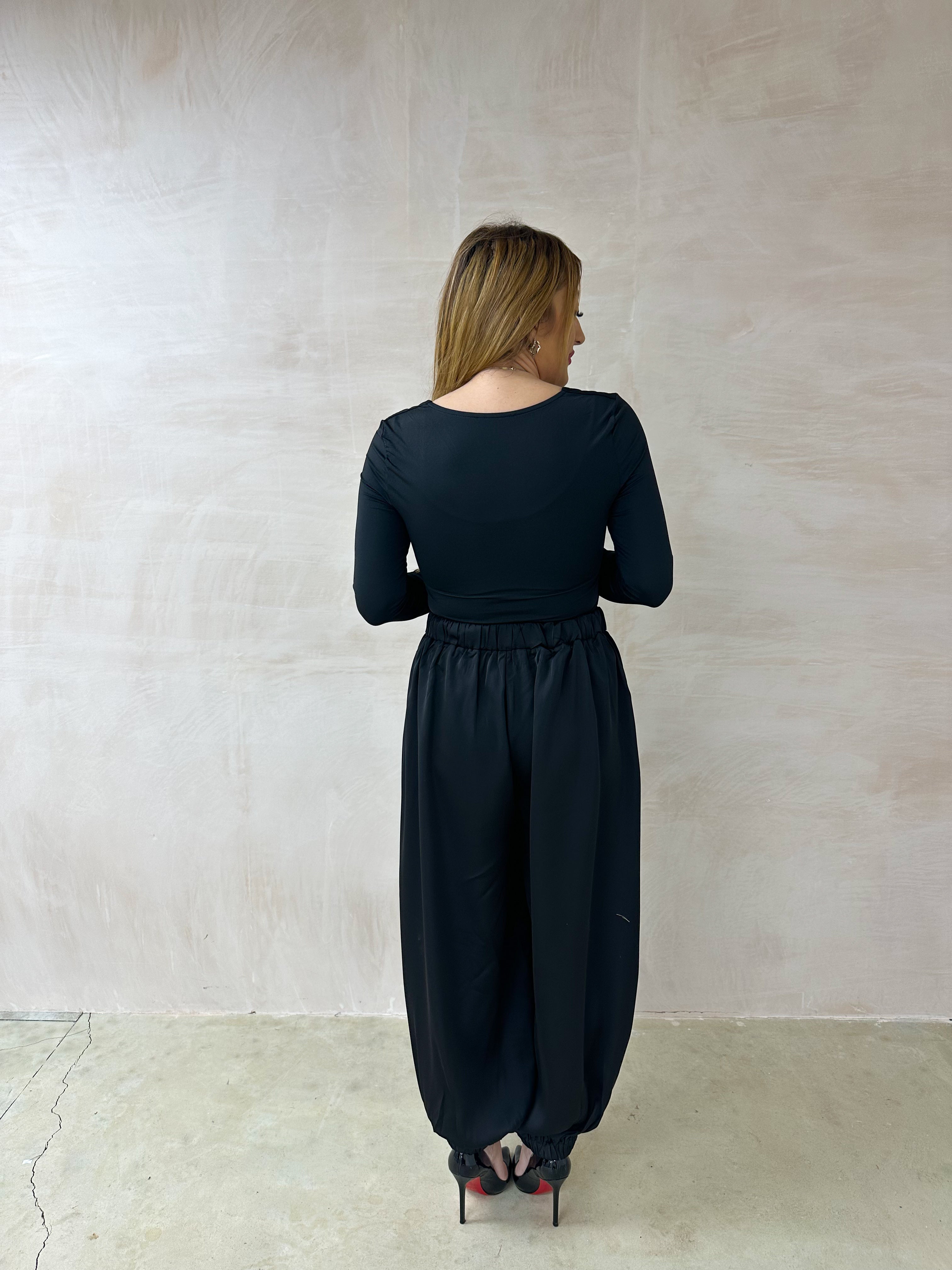 Open Neck Basic Top In Black