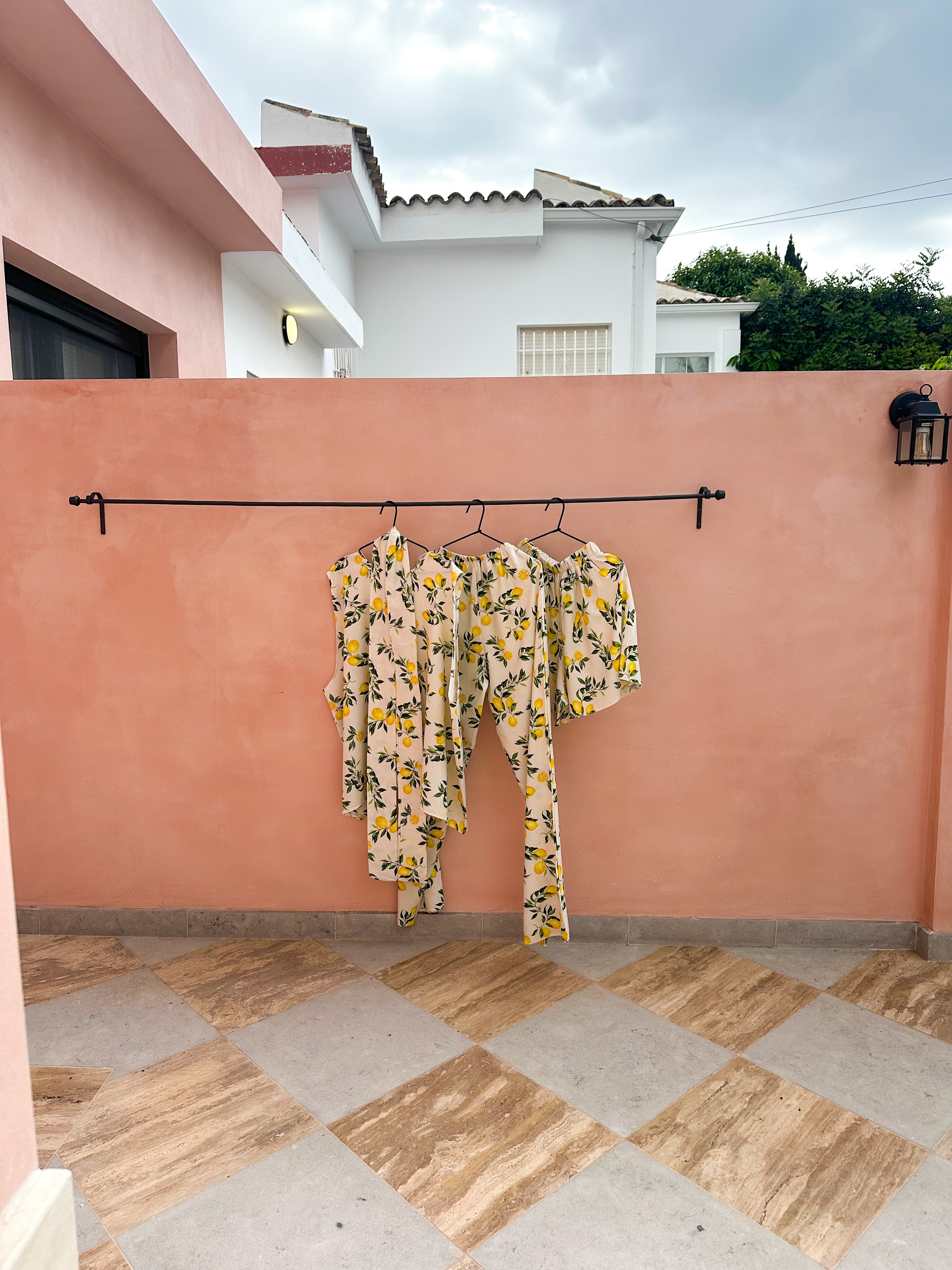 The Sorrento Runner Shorts In Scattered Lemon Print