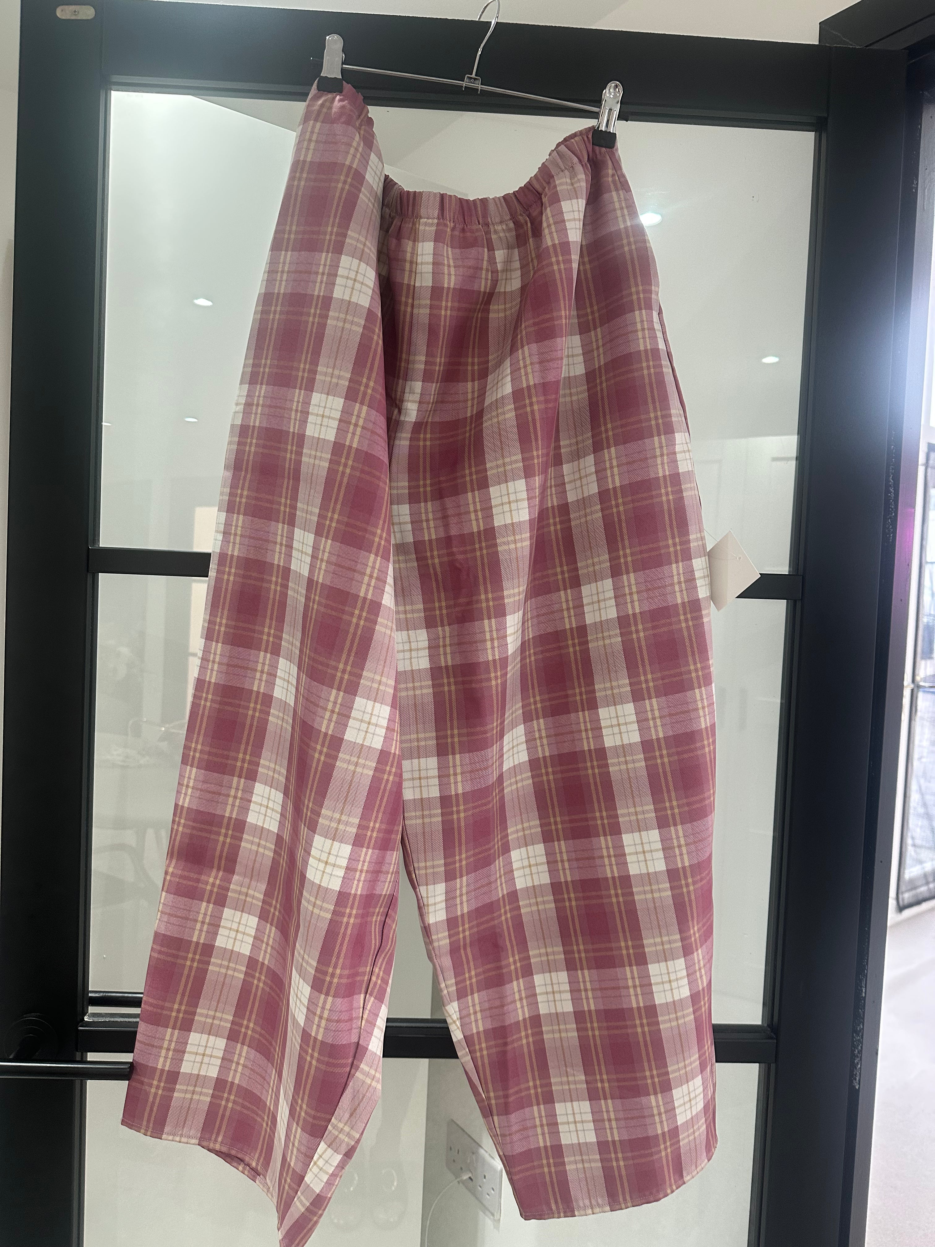 LOT 33 - Tartan Ballons In Pink