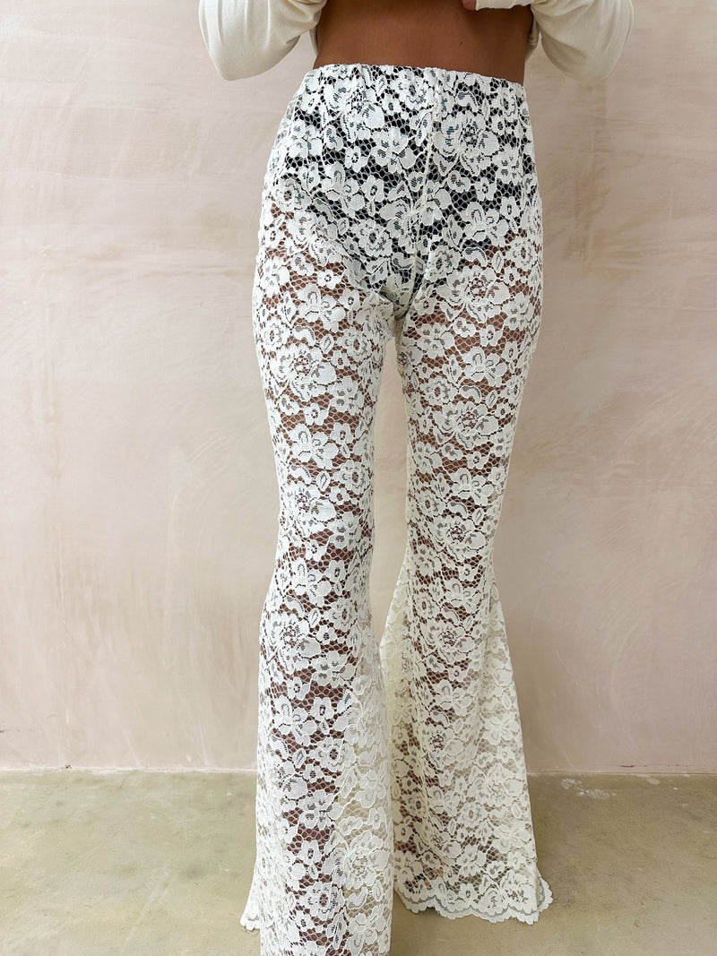 Petite - Fairytale Lace Extreme Flare Trousers In Cream