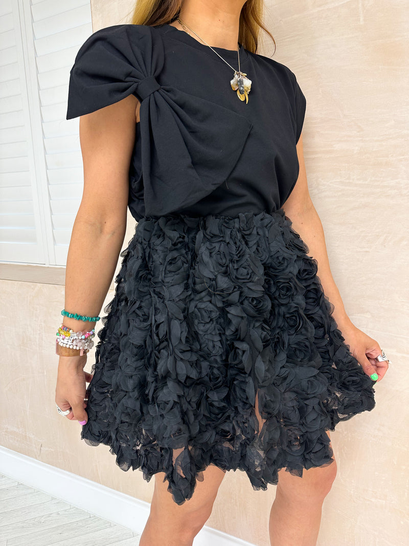 Rose Applique Skirt Style Shorts In Black