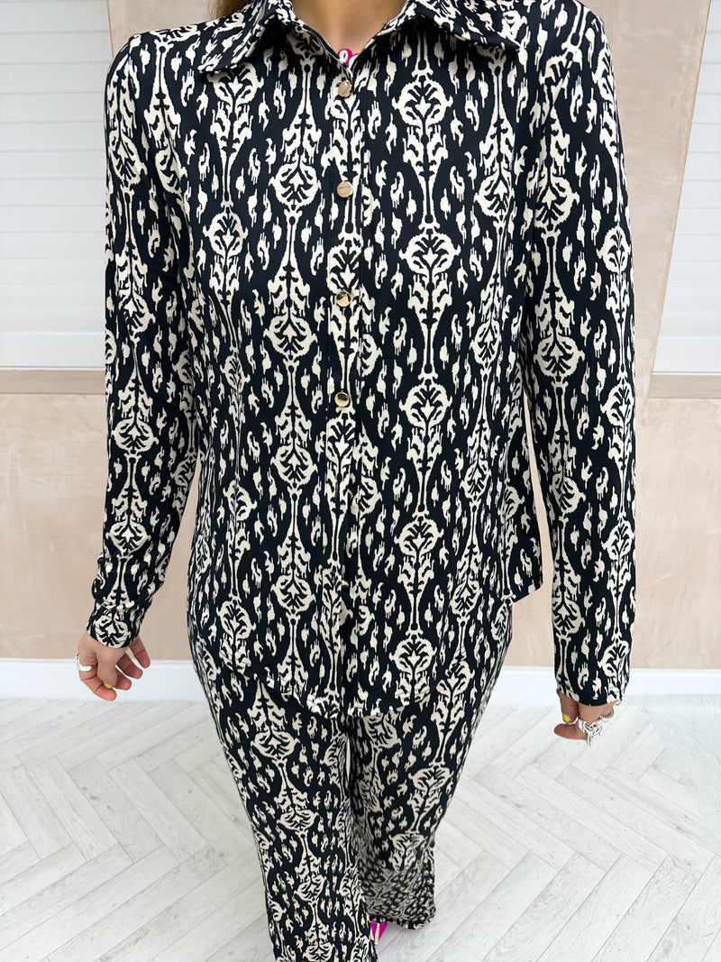 Basic Jersey Style Shirt In Black Baroque Print