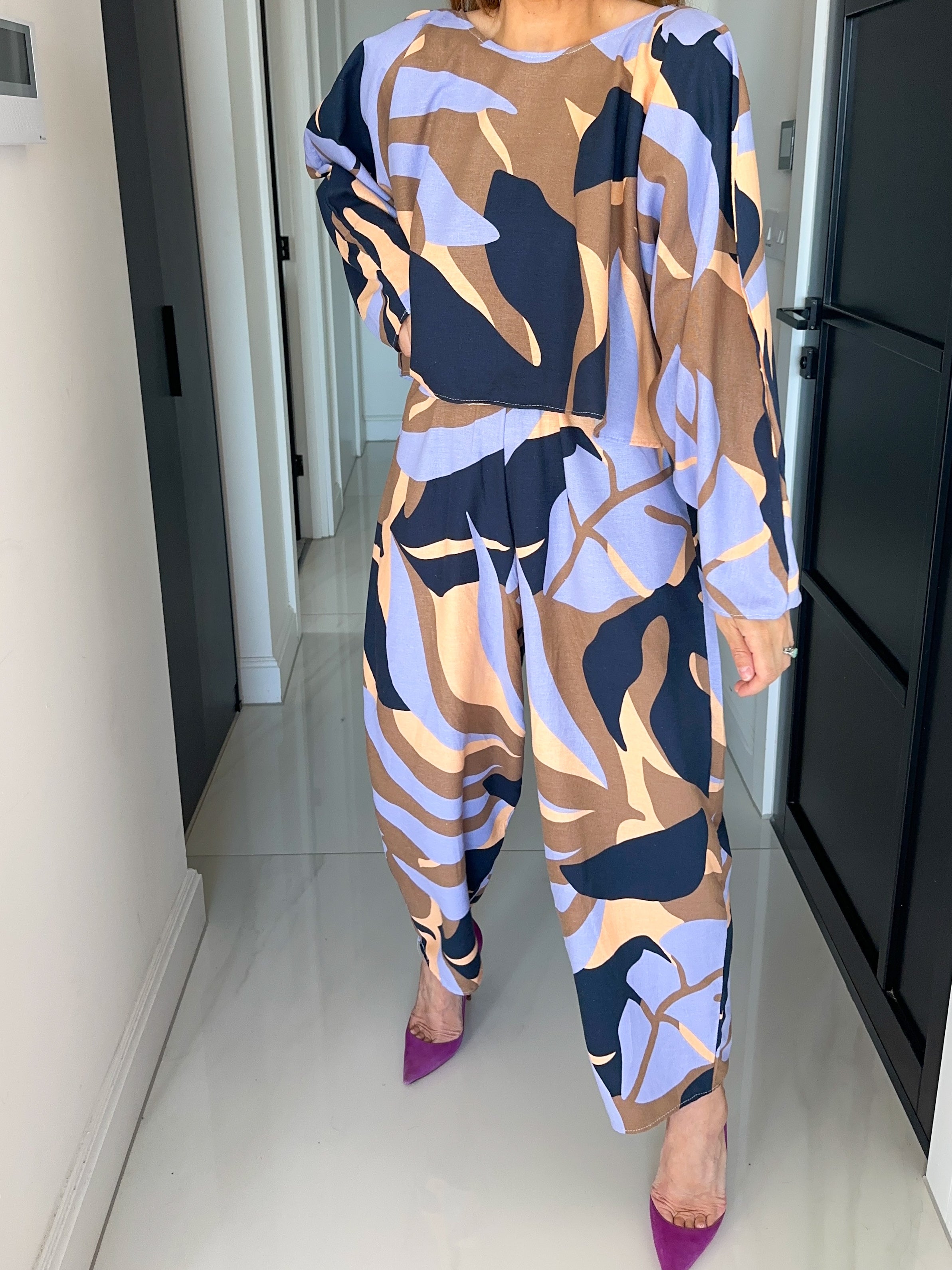 Balloon Sleeve Top In Abstract Leaf Print