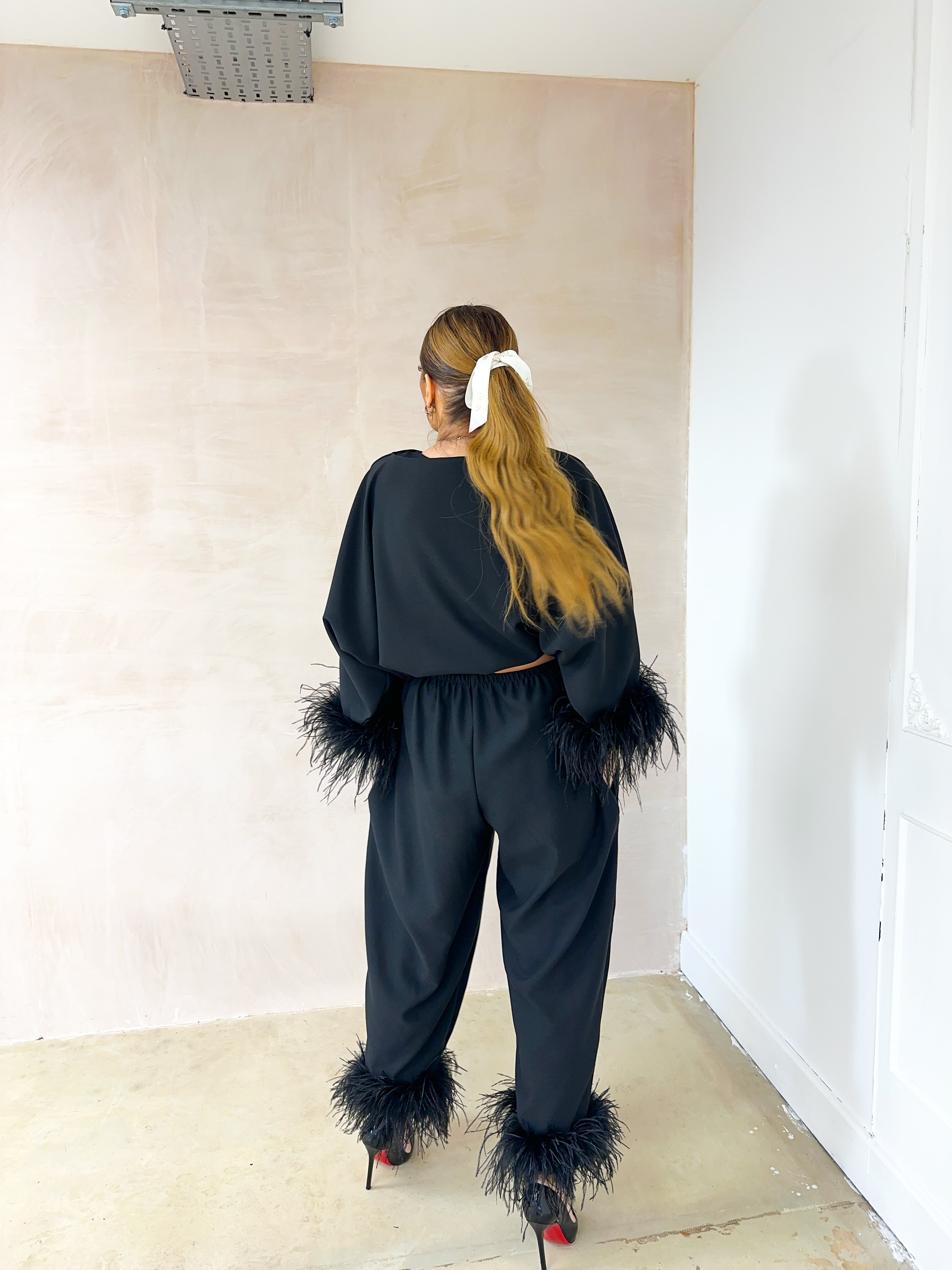Feather Hem Balloon Trousers In Black
