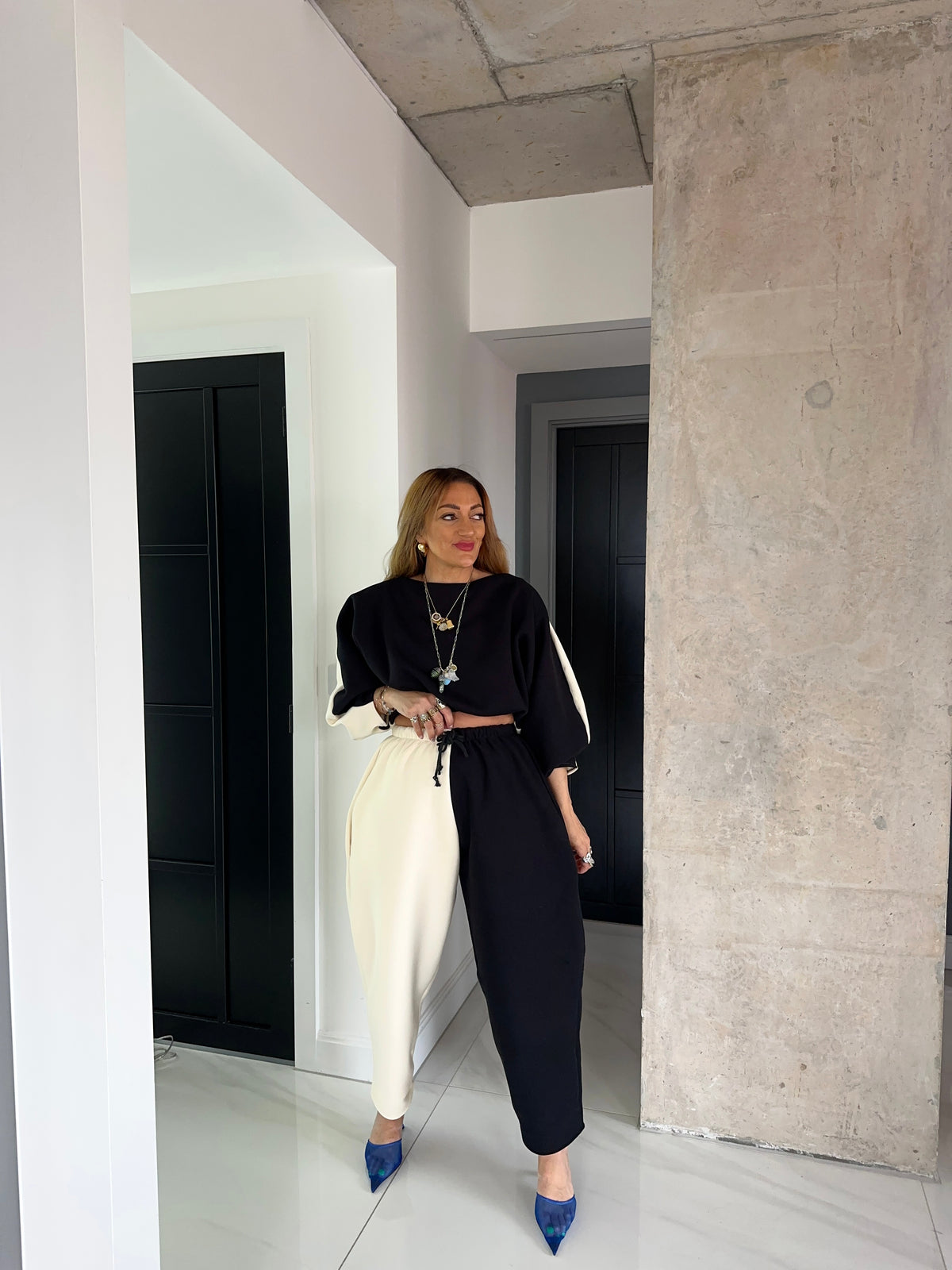 Core Collection Sweatshirt Jumper In Black/Cream Contrast