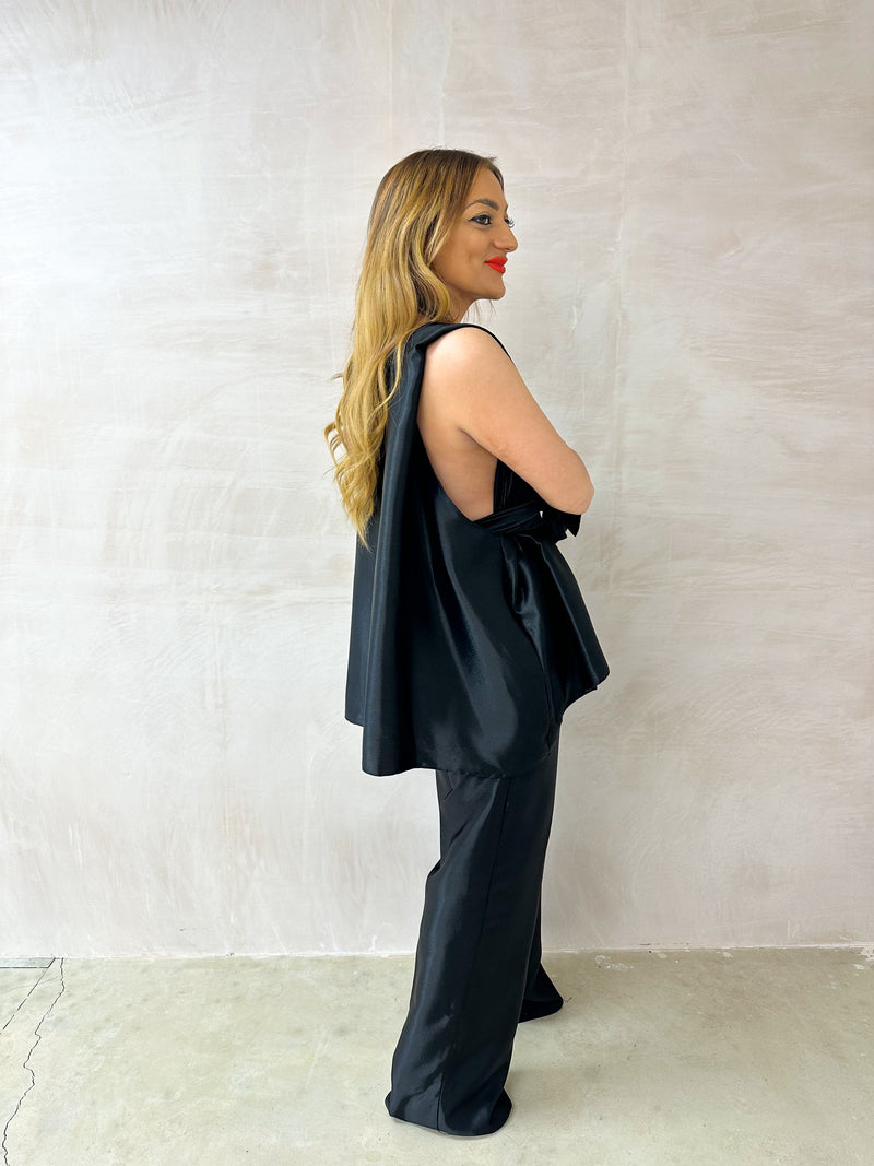 The Midnight Belted Top In Black