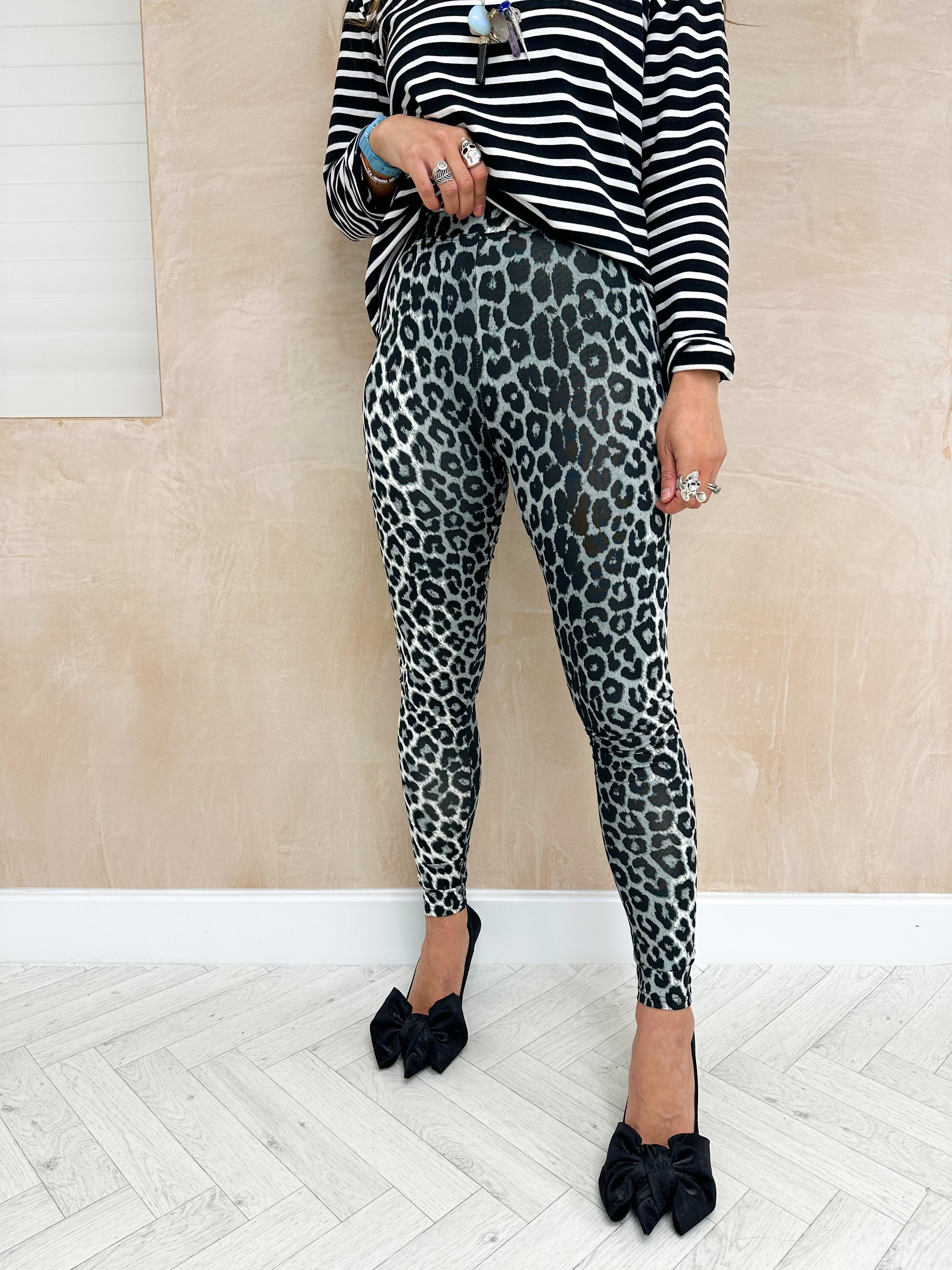 Leopard print leggings grey sale