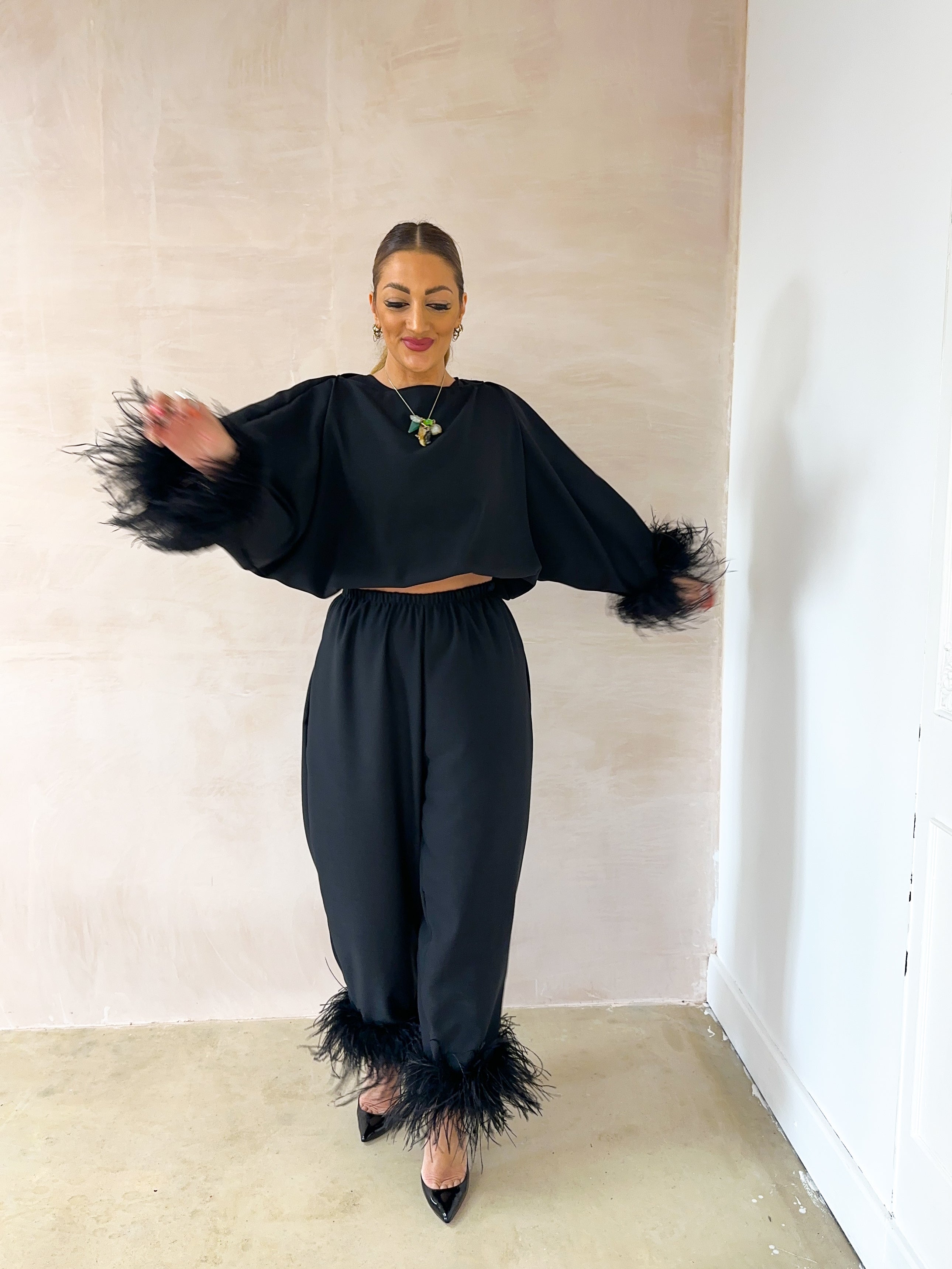 Feather Hem Balloon Trousers In Black