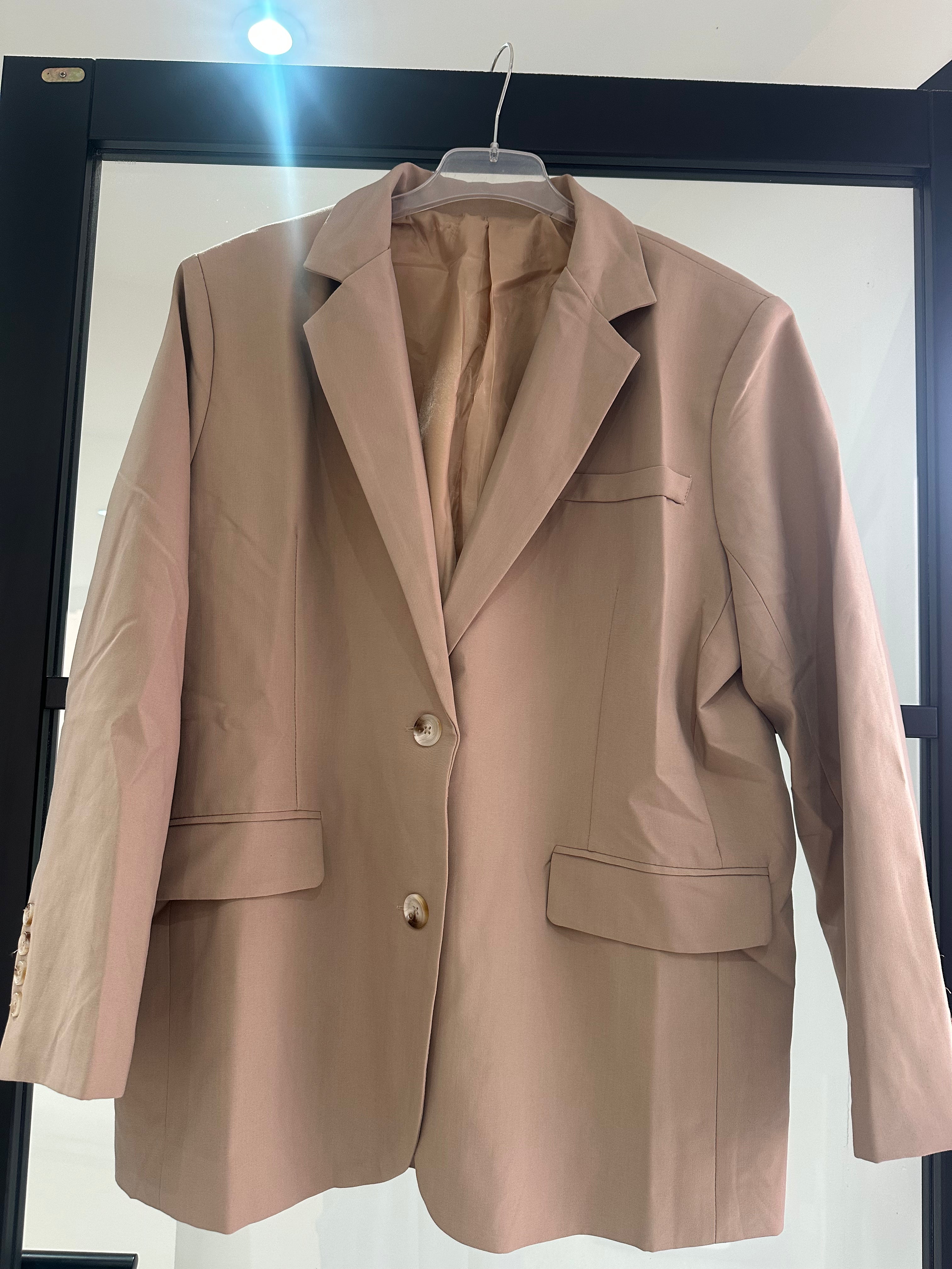 LOT 33 - Beige Blazer