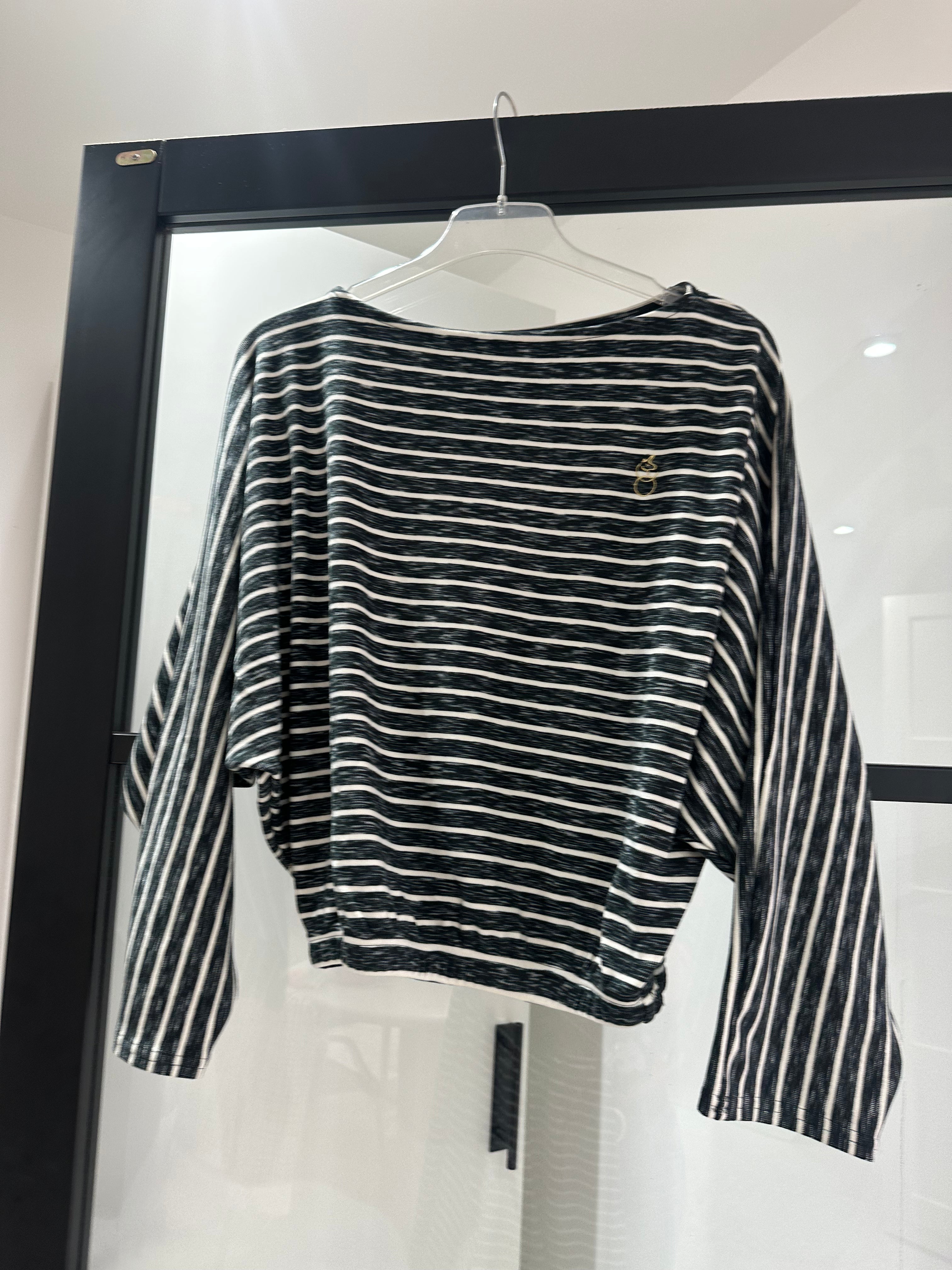 LOT 22 - Unicorn Lounge top